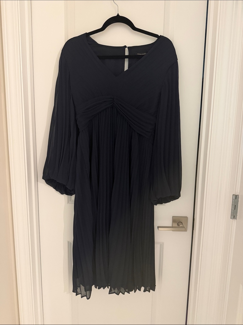 Banana Republic Black Pleated Long-Sleeve V-Neck Dress